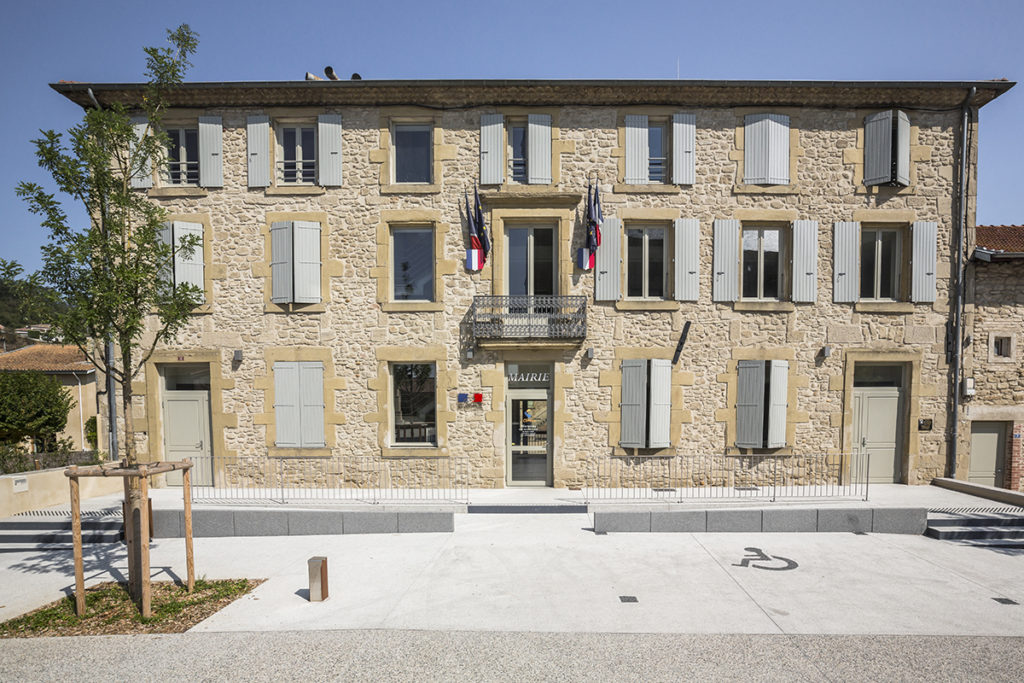 2019 - Mairie et place communale de Clérieux (Drôme)