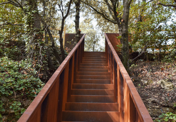 Un escalier sur un rempart